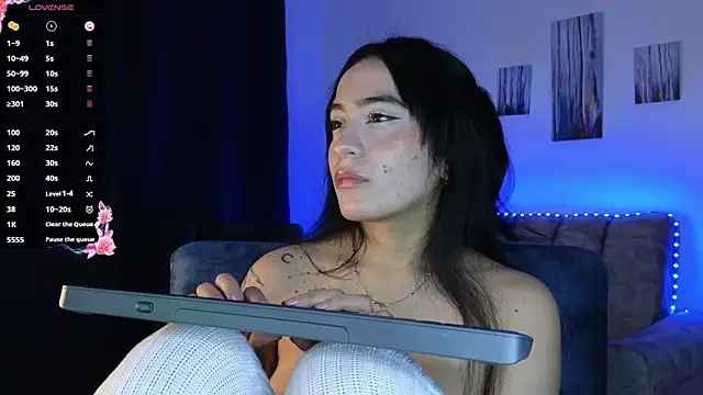 Snapshot of ZaraDames_ chatting on 12, 10, 2025 ZaraDames online show from 12, 10, 2025