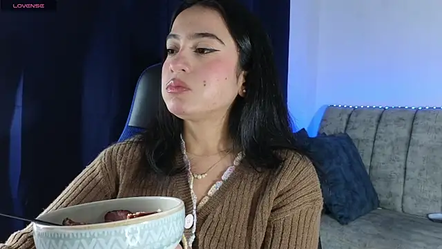 Snapshot of ZaraDames_ chatting on 24, 4, 2026 ZaraDames online show from 24, 4, 2026