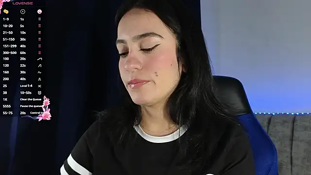 Snapshot of ZaraDames_ chatting on 4, 5, 2026 ZaraDames online show from 4, 5, 2026