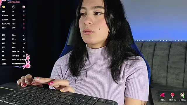 Snapshot of ZaraDames_ chatting on 13, 5, 2026 ZaraDames online show from 13, 5, 2026