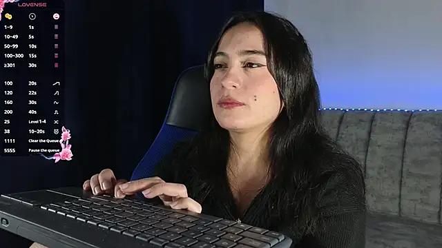 Snapshot of ZaraDames_ chatting on 26, 5, 2026 ZaraDames online show from 26, 5, 2026