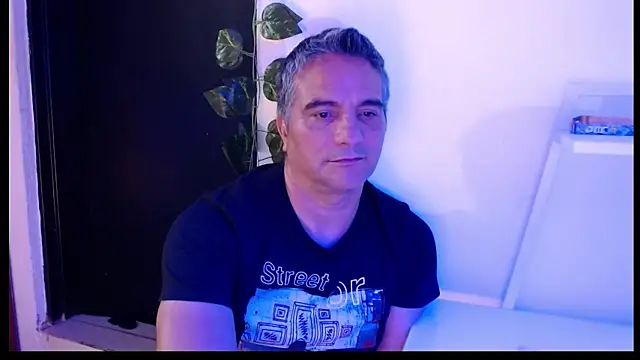 Snapshot of golden_punisher chatting on 5, 2, 2025 golden punisher online show from 5, 2, 2025