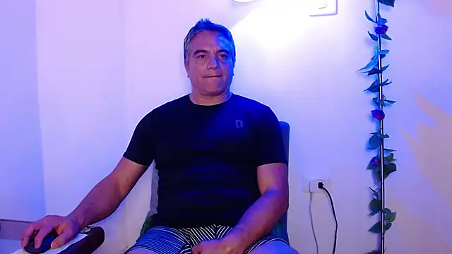 Snapshot of golden_punisher chatting on 24, 2, 2025 golden punisher online show from 24, 2, 2025