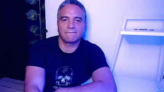 Snapshot of golden_punisher chatting on 11, 3, 2025 golden punisher online show from 11, 3, 2025
