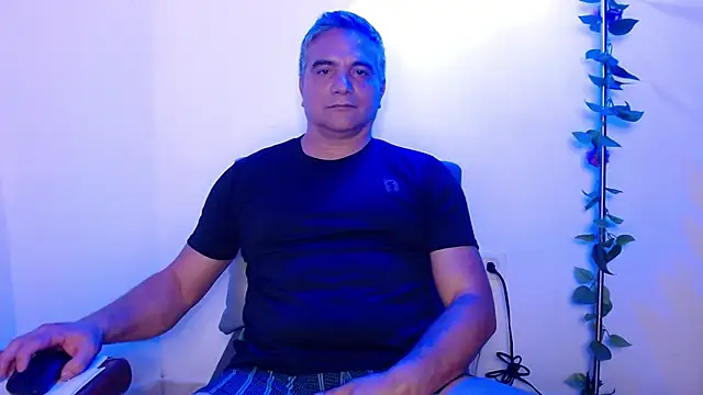 Snapshot of golden_punisher chatting on 17, 3, 2025 golden punisher online show from 17, 3, 2025