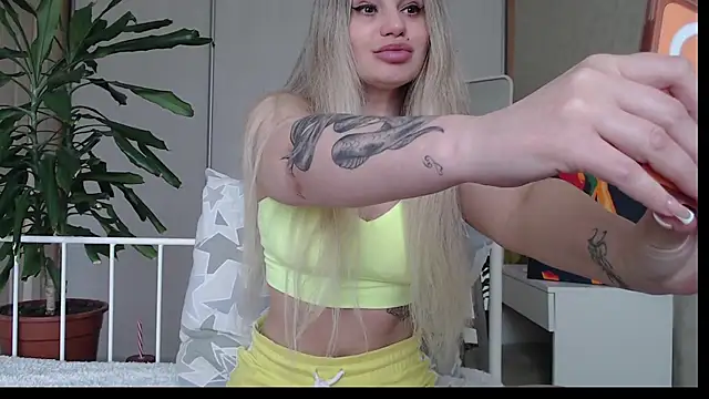 Snapshot of ShyEvaa chatting on 6, 5, 2026 ShyEvaa online show from 6, 5, 2026