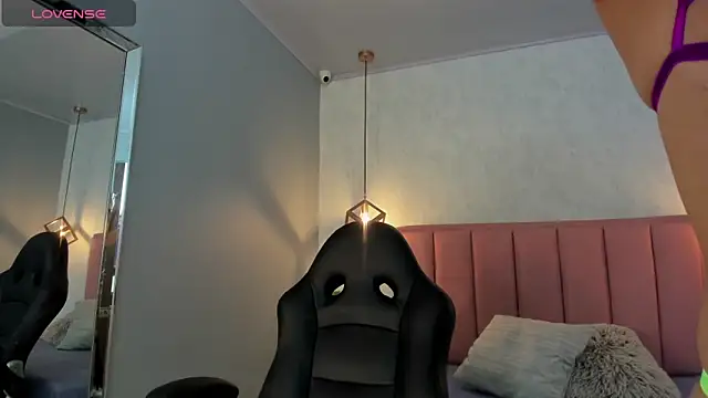 SUNNYCYRUS online show from 18, 9, 2025