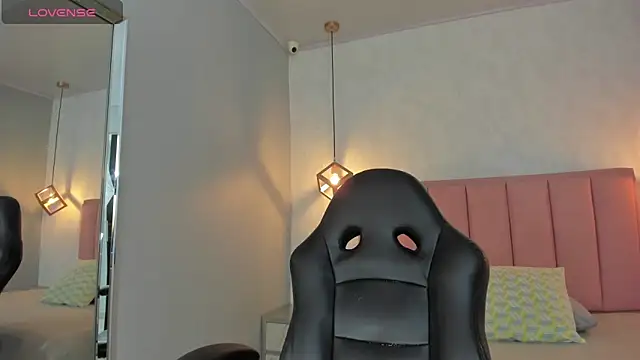 SUNNYCYRUS online show from 24, 3, 2026