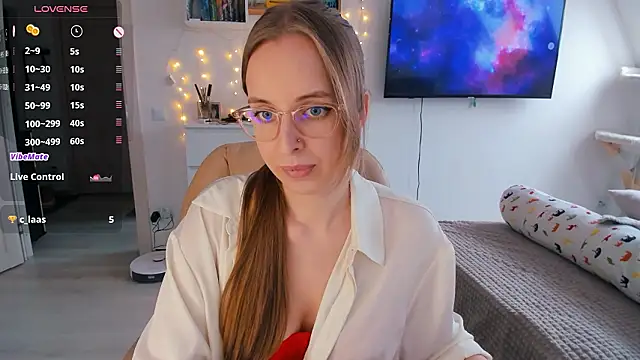 Snapshot of violet_blue_eyes chatting on 6, 2, 2026 violet blue eyes online show from 6, 2, 2026