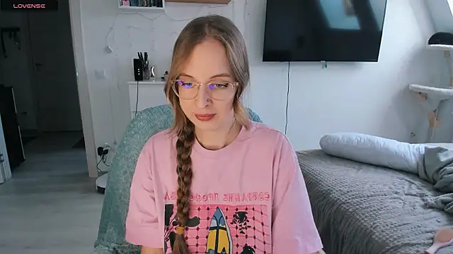 Snapshot of violet_blue_eyes chatting on 16, 2, 2026 violet blue eyes online show from 16, 2, 2026