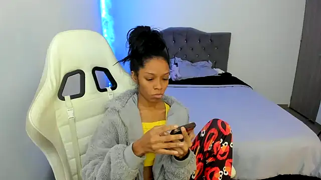 Crystal florez24 online show from 17, 11, 2025