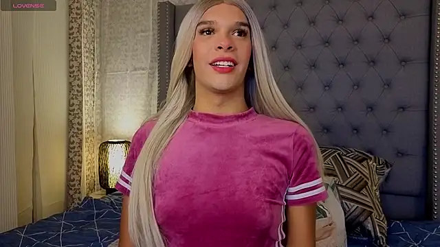 Shantal Joness online show from 5, 11, 2025