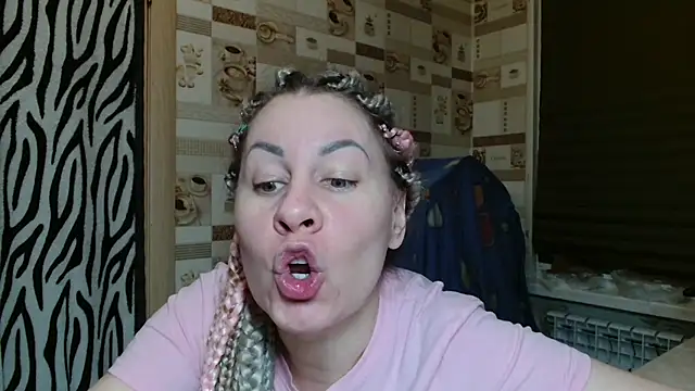 Snapshot of TherestlessKitty chatting on 3, 5, 2026 TherestlessKitty online show from 3, 5, 2026
