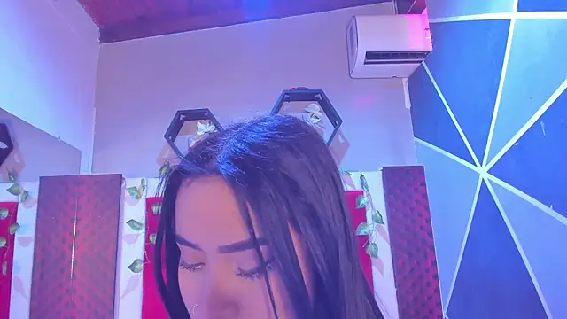 Karoll014 online show from 7, 2, 2026