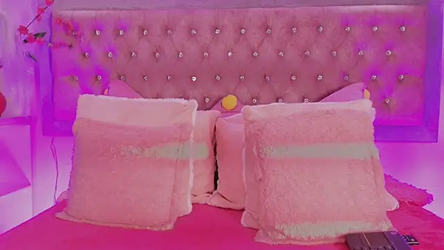 Tayzon Foxxx online show from 18, 11, 2025