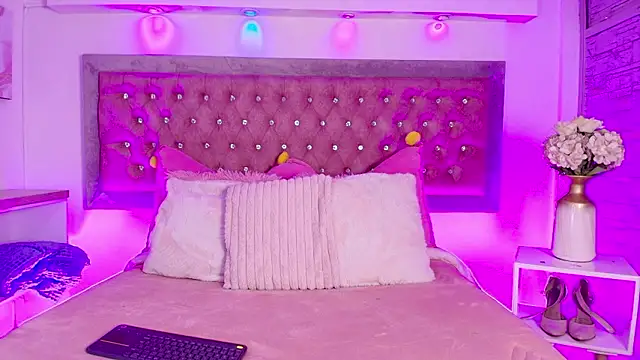 Tayzon Foxxx online show from 24, 2, 2026