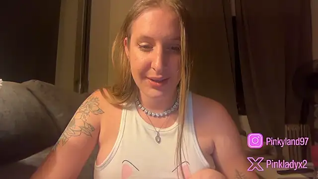 Snapshot of Pinkyladyxxx chatting on 16, 5, 2026 Pinkyladyxxx online show from 16, 5, 2026