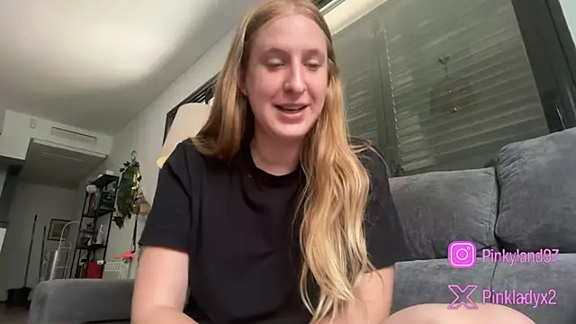 Snapshot of Pinkyladyxxx chatting on 11, 6, 2026 Pinkyladyxxx online show from 11, 6, 2026