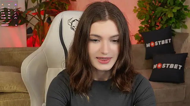 Snapshot of Britney054 chatting on 10, 12, 2024 Britney054 online show from 10, 12, 2024