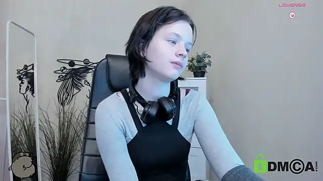 Alina Mills online show from 5, 3, 2025