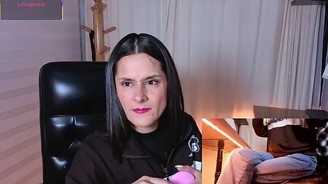 Alice milf  online show from 28, 10, 2025