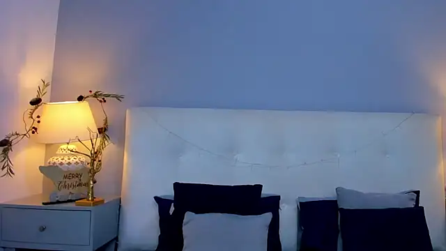 SaraaJhonsonn online show from 1, 12, 2025