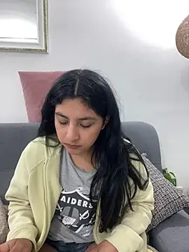 cloe small online show from 25, 1, 2025