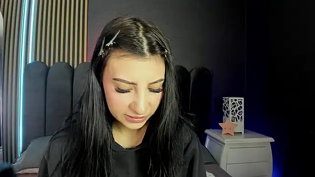 Nicolette ks  online show from 30, 5, 2026