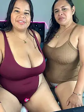 twocurvylatins online show from 17, 5, 2026