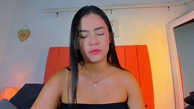 Snapshot of valen_rose0 chatting on 17, 12, 2025 valen rose0 online show from 17, 12, 2025