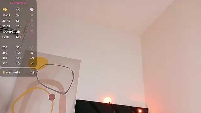 Snapshot of littleebluee chatting on 4, 6, 2026 littleebluee online show from 4, 6, 2026