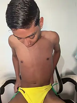 Snapshot of alejo_cute chatting on 2, 7, 2026 alejo cute online show from 2, 7, 2026