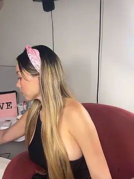 Snapshot of nakary00 chatting on 13, 11, 2025 nakary00 online show from 13, 11, 2025