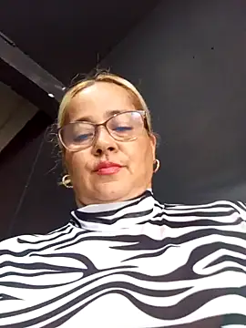 Snapshot of natally_ross21 chatting on 4, 1, 2025 natally ross21 online show from 4, 1, 2025