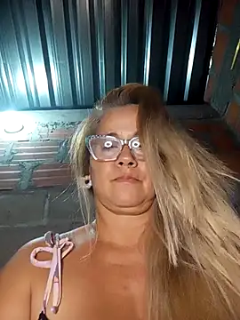 Snapshot of natally_ross21 chatting on 5, 10, 2025 natally ross21 online show from 5, 10, 2025