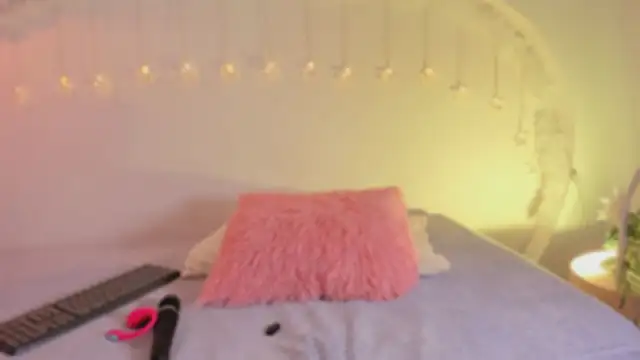 katiepeach  online show from 16, 12, 2025