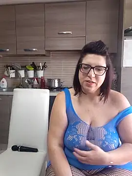 Snapshot of carolyne2023 chatting on 1, 2, 2026 carolyne2023 online show from 1, 2, 2026