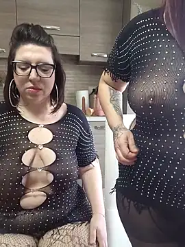 Snapshot of carolyne2023 chatting on 8, 2, 2026 carolyne2023 online show from 8, 2, 2026