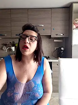 Snapshot of carolyne2023 chatting on 4, 3, 2026 carolyne2023 online show from 4, 3, 2026