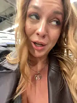 Snapshot of Sweet___Emily chatting on 2, 1, 2025 Sweet Emily online show from 2, 1, 2025