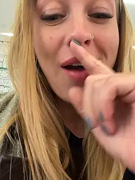 Snapshot of Sweet___Emily chatting on 12, 3, 2025 Sweet Emily online show from 12, 3, 2025