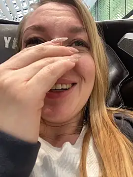 Snapshot of Sweet___Emily chatting on 4, 10, 2025 Sweet Emily online show from 4, 10, 2025