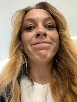 Snapshot of Sweet___Emily chatting on 6, 10, 2025 Sweet Emily online show from 6, 10, 2025