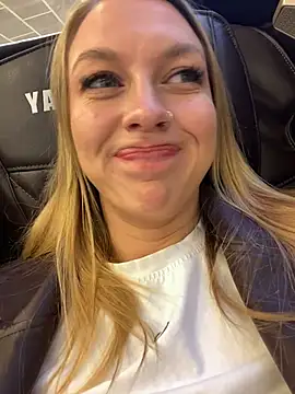 Snapshot of Sweet___Emily chatting on 17, 10, 2025 Sweet Emily online show from 17, 10, 2025