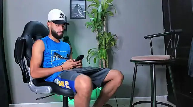 Snapshot of Damian_022 chatting on 2, 12, 2024 Damian 022 online show from 2, 12, 2024