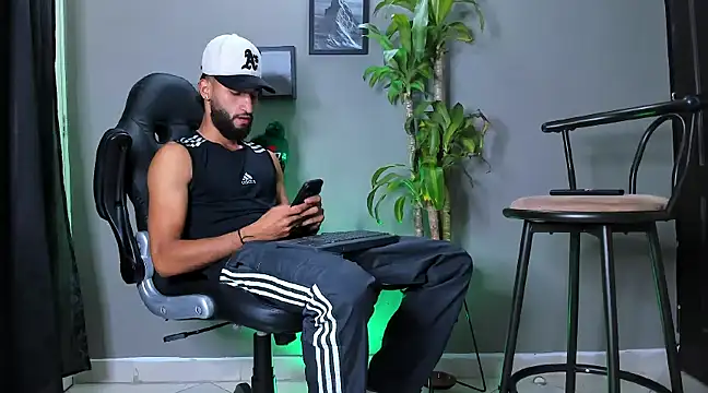 Snapshot of Damian_022 chatting on 4, 12, 2024 Damian 022 online show from 4, 12, 2024