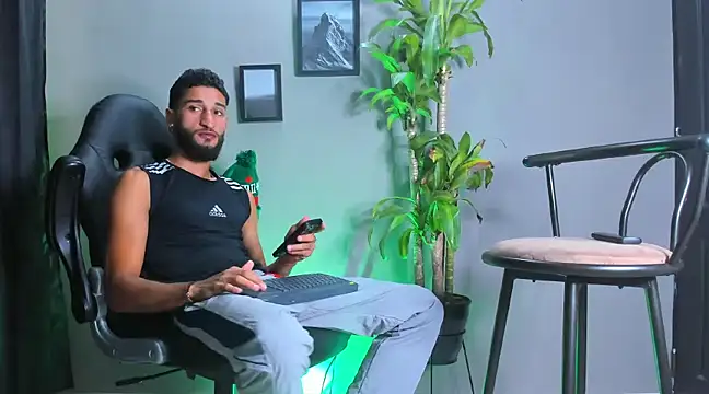 Snapshot of Damian_022 chatting on 17, 12, 2024 Damian 022 online show from 17, 12, 2024