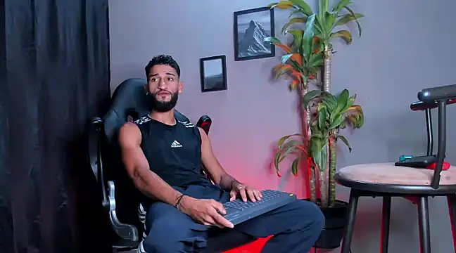 Snapshot of Damian_022 chatting on 19, 12, 2024 Damian 022 online show from 19, 12, 2024