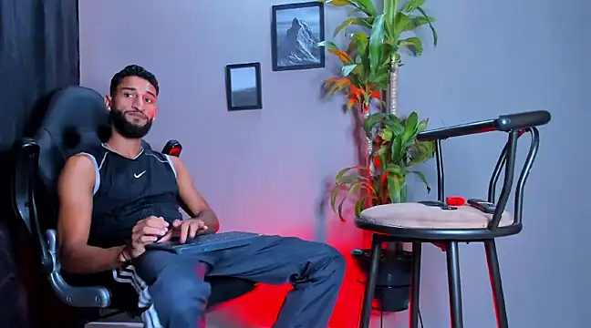 Snapshot of Damian_022 chatting on 20, 12, 2024 Damian 022 online show from 20, 12, 2024