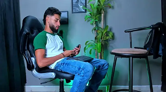 Snapshot of Damian_022 chatting on 27, 12, 2024 Damian 022 online show from 27, 12, 2024